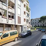 Stylish City Stay With Balcony & Free Parking