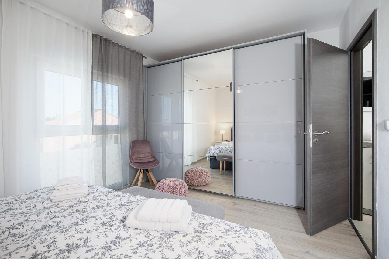 Apartma Stylish With Balcony & Free Parking *