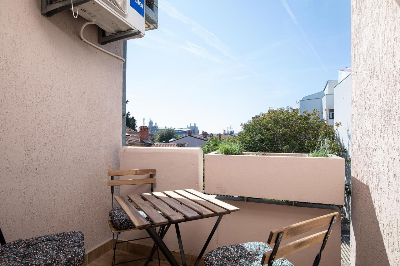 Stylish With Balcony & Free Parking